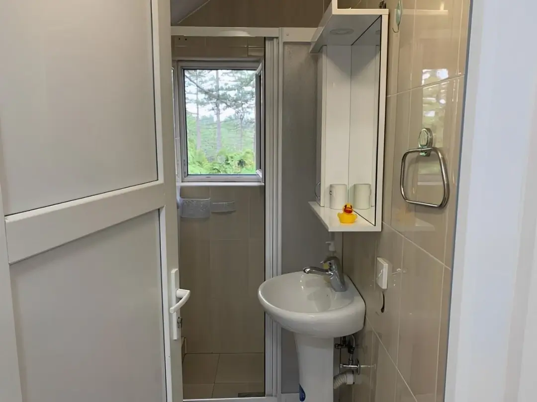 cottage-nena-tara-bathroom